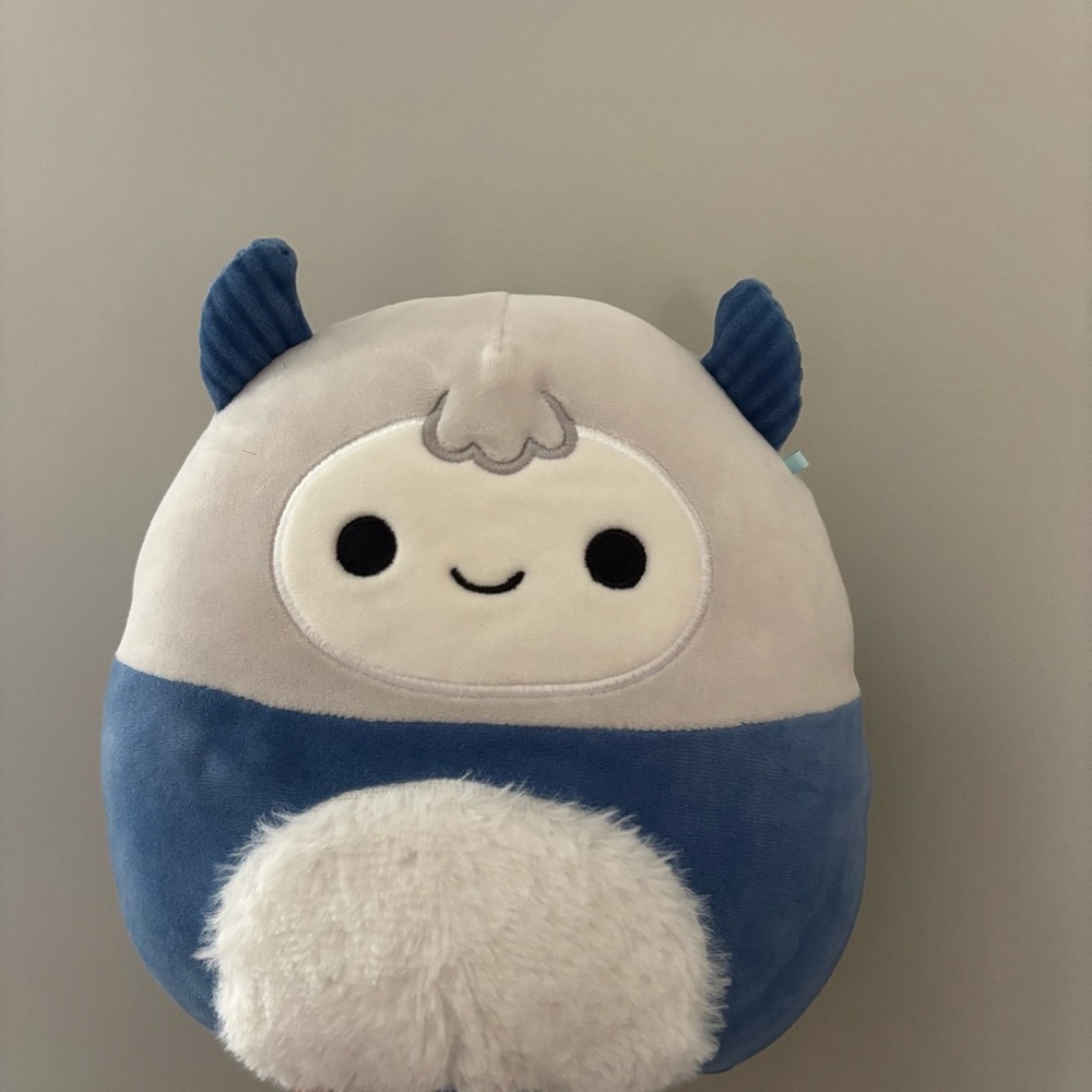 yeti “Horace” squishmallow 8in
